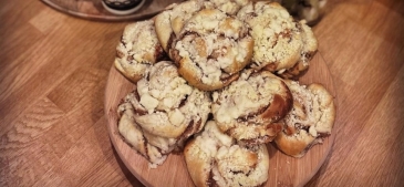 Kvasnicové buchtičky s orechovou plnkou